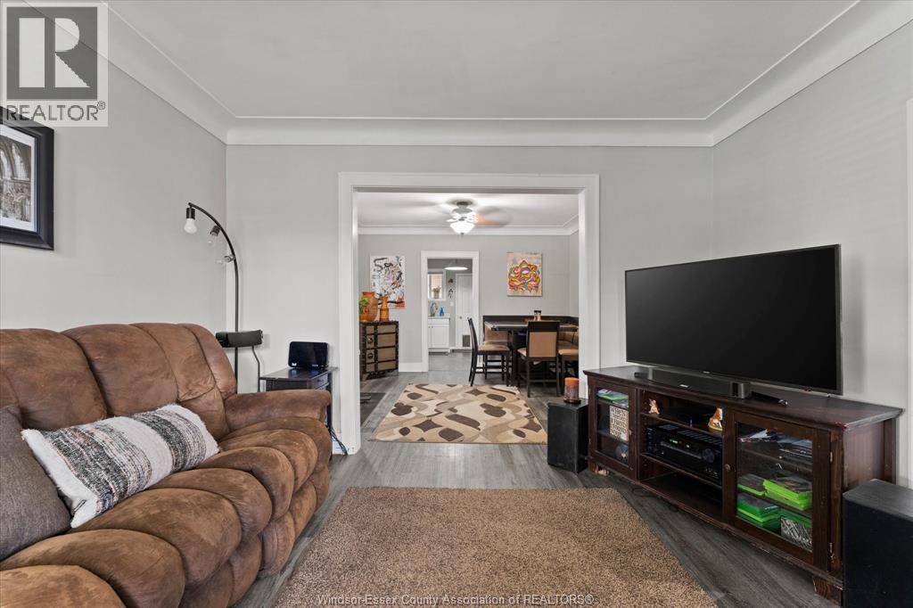 1056 Gladstone, Windsor, Ontario  N9A 2R8 - Photo 4 - 26011913