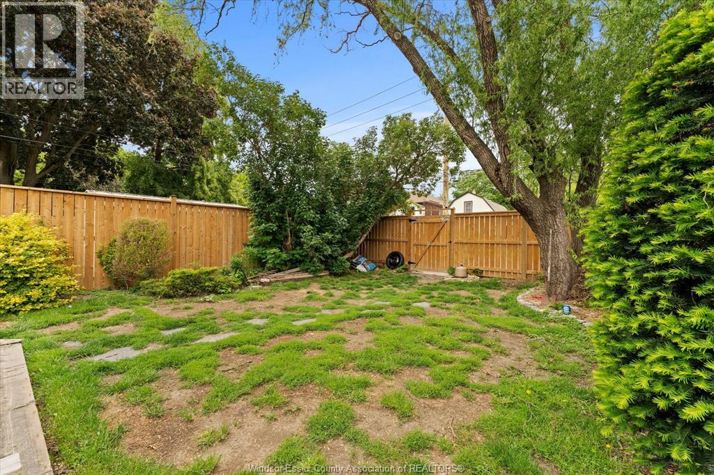 1056 Gladstone, Windsor, Ontario  N9A 2R8 - Photo 16 - 26011913