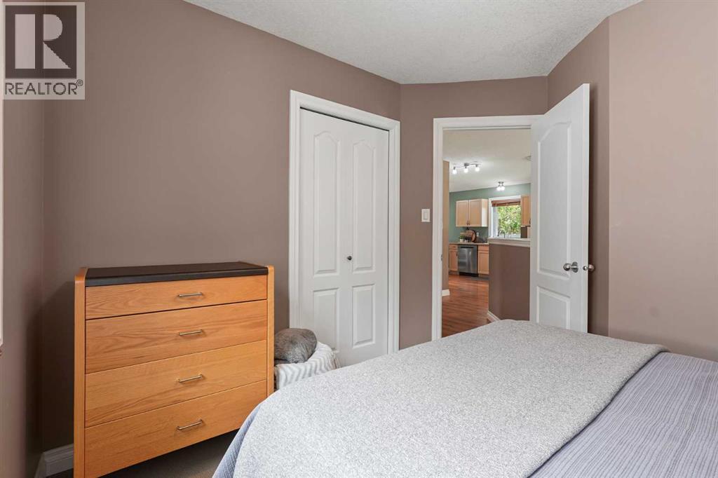 15 Mt Rundle Place W, Lethbridge, Alberta  T1K 7B5 - Photo 12 - A2313382