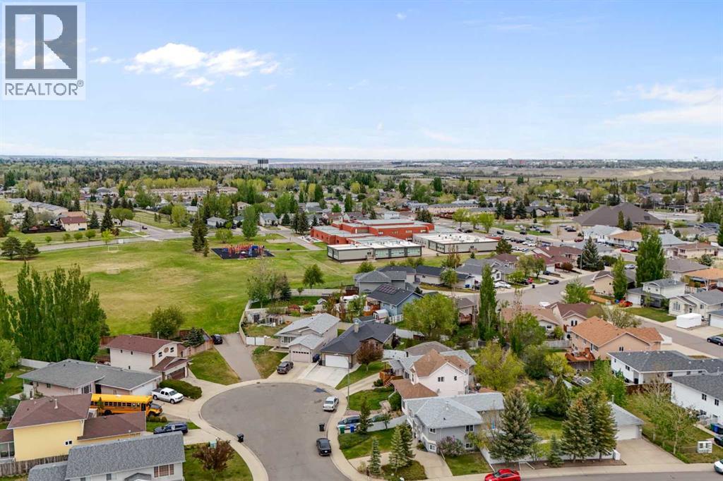 15 Mt Rundle Place W, Lethbridge, Alberta  T1K 7B5 - Photo 3 - A2313382