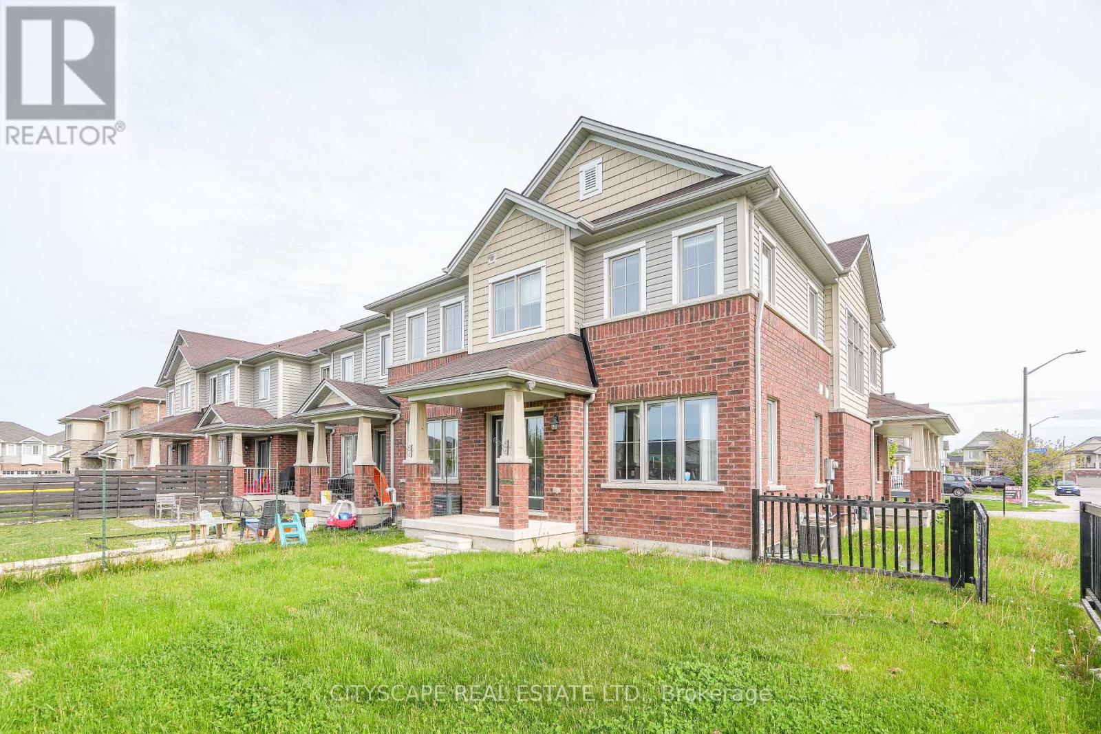 8485 Primrose Lane, Niagara Falls, Ontario  L2H 0K8 - Photo 2 - X13142710