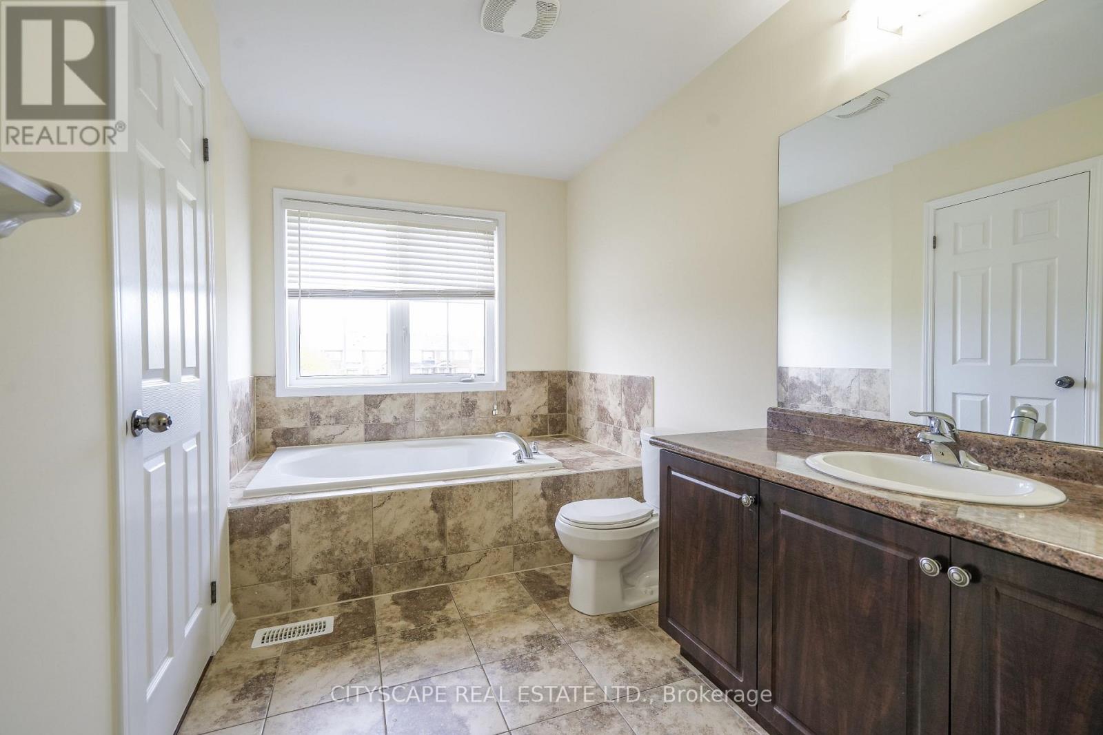 8485 Primrose Lane, Niagara Falls, Ontario  L2H 0K8 - Photo 17 - X13142710