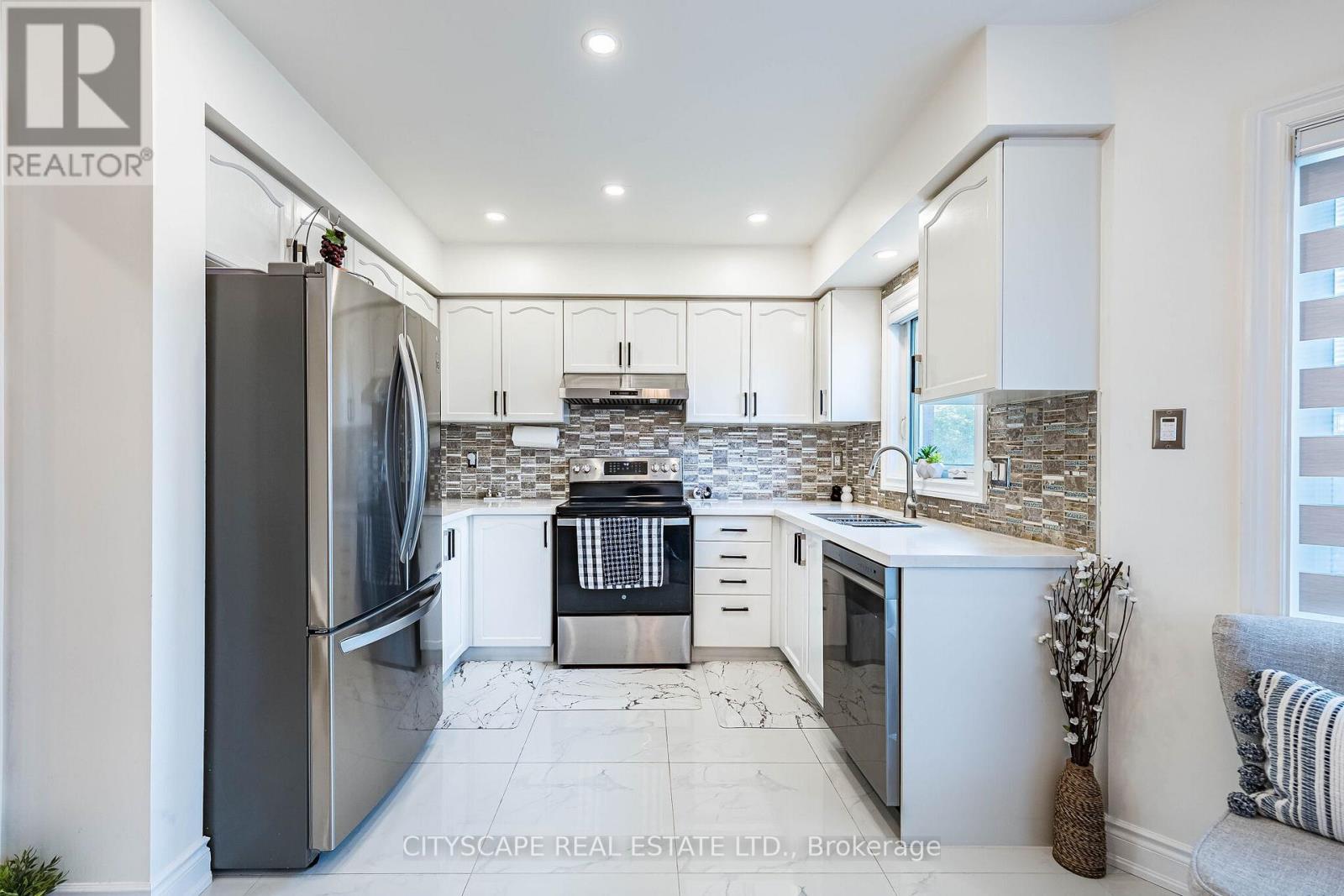 6681 Jazzy Mews, Mississauga, Ontario  L5W 1S2 - Photo 16 - W13166172