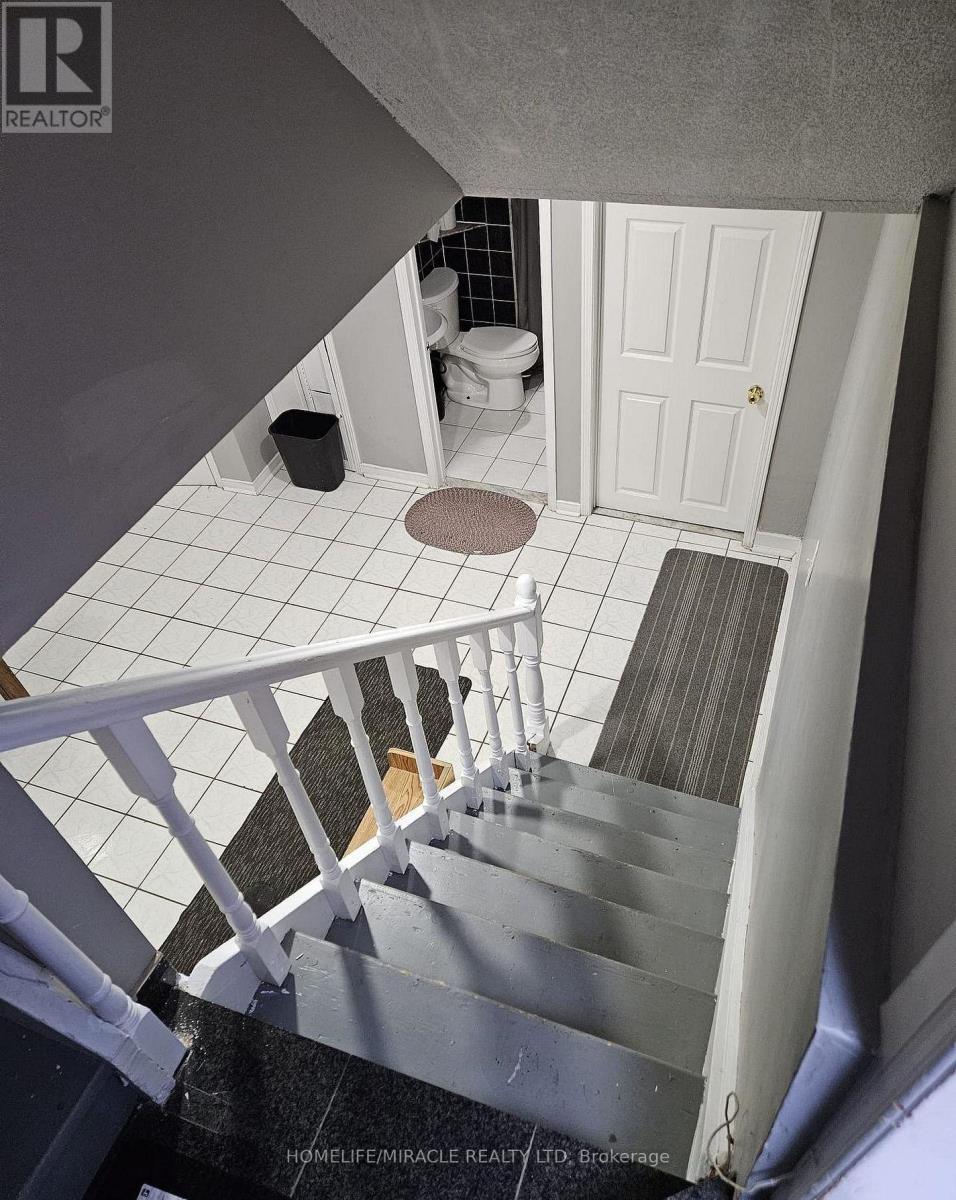 2 - 14 Tina Court, Brampton, Ontario  L6Y 4M6 - Photo 2 - W13166196