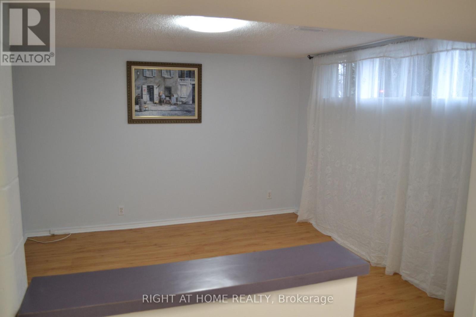 Basement - 505 Mohawk Road W, Hamilton, Ontario  L9C 1X3 - Photo 2 - X13166158