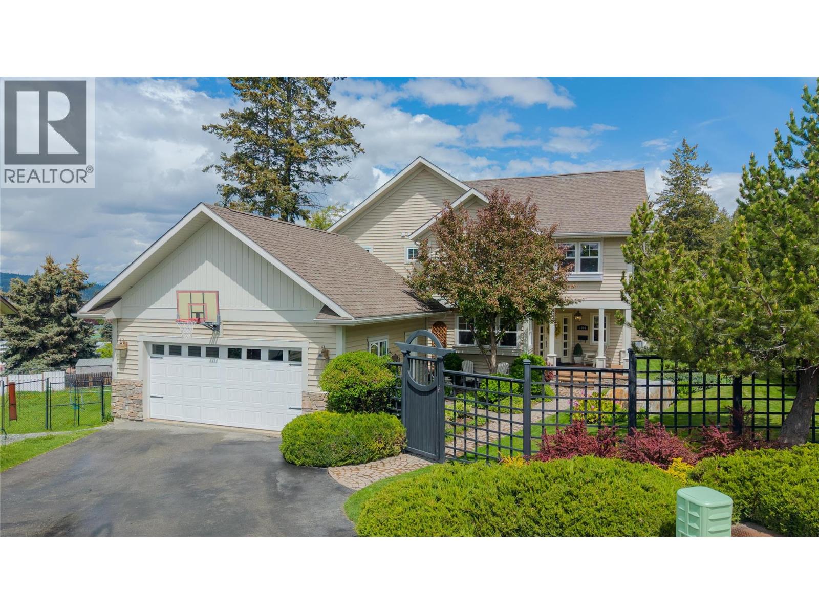 1004 15th Street S, Cranbrook, British Columbia V1C 5V2 - Photo 1 - 10388439