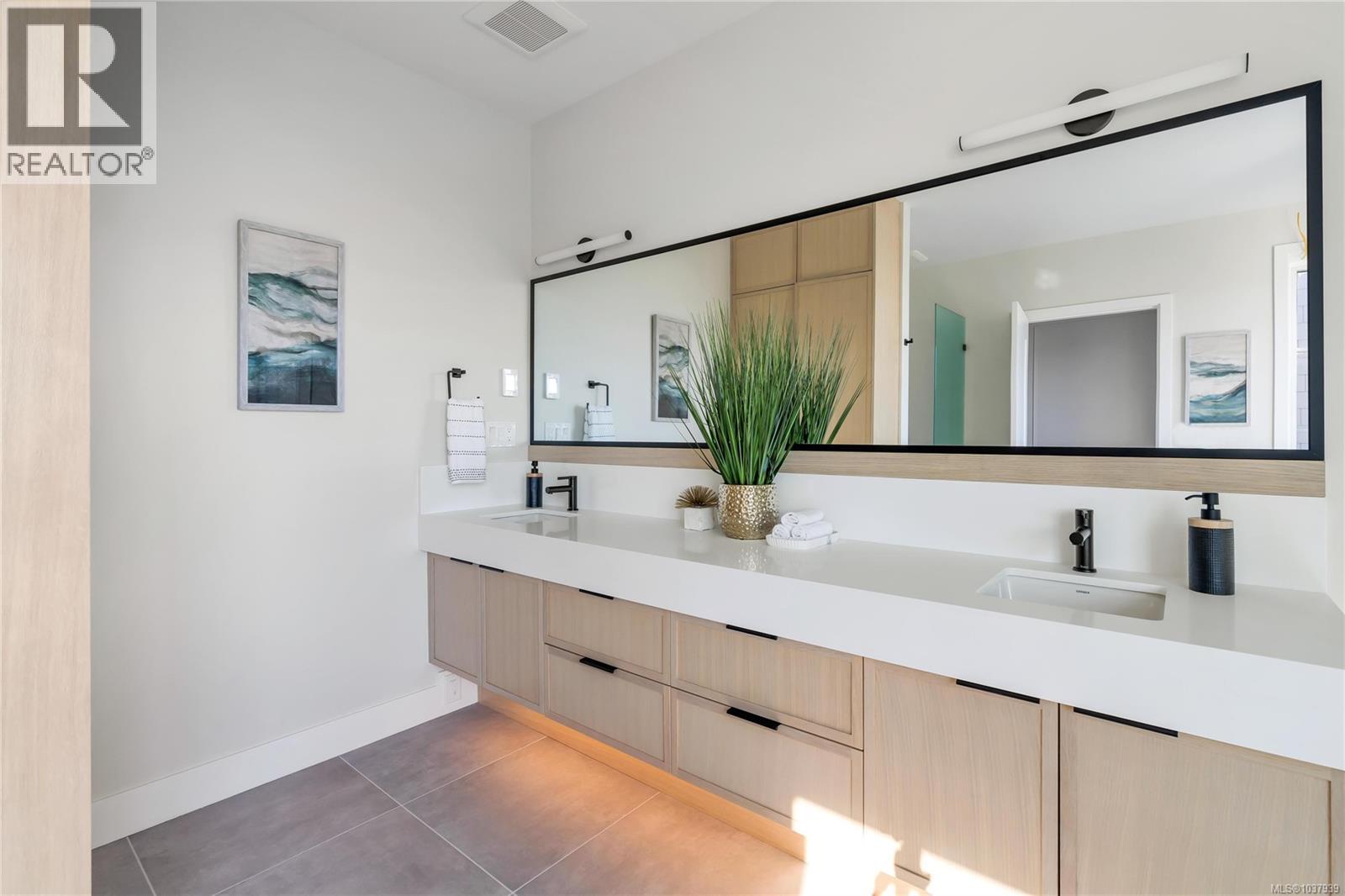 13 2590 Penrhyn St, Saanich, British Columbia  V8N 1G3 - Photo 41 - 1037939