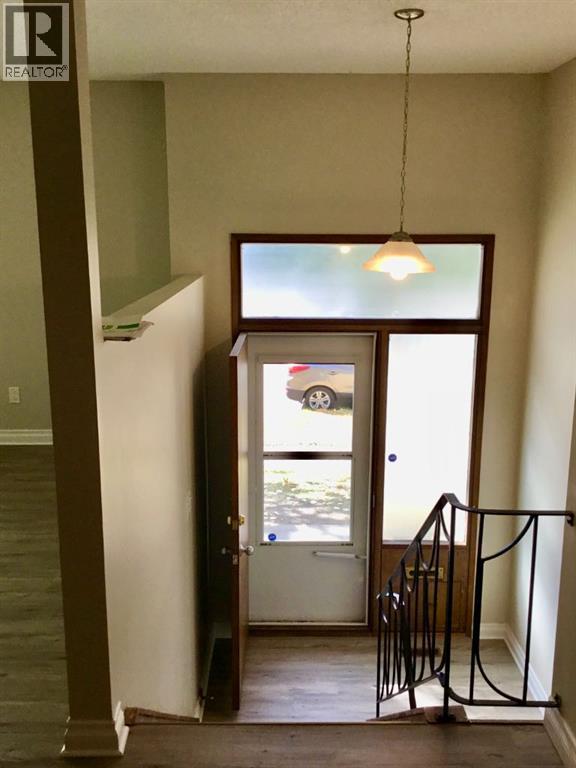 4824 Varsity Drive NW, Calgary, Alberta  T3A 1A3 - Photo 2 - A2310060