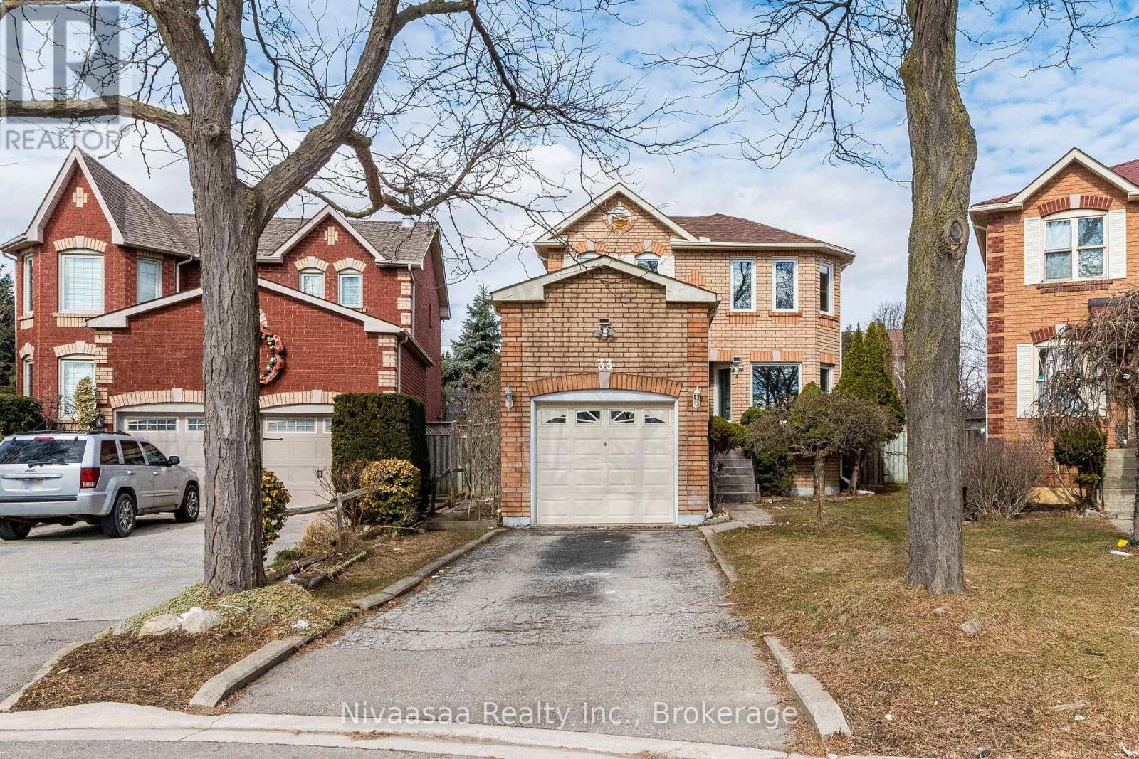 33 PANTAGES COURT, Brampton, Ontario