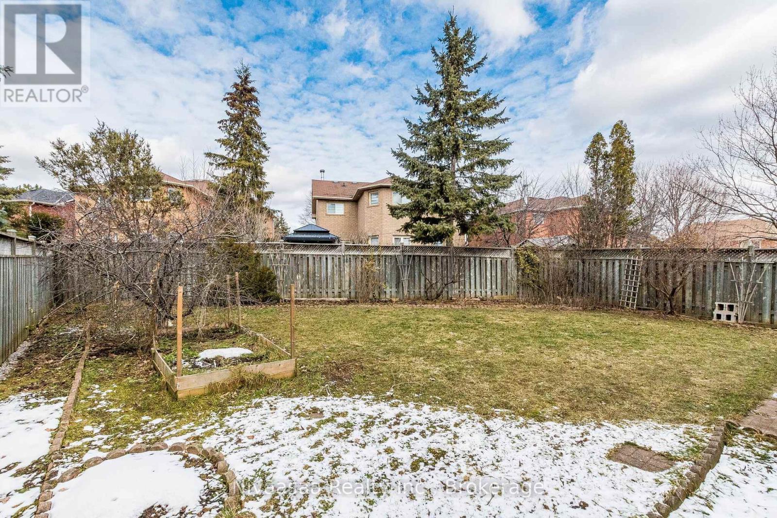 33 Pantages Court, Brampton, Ontario  L6S 5B7 - Photo 49 - W13166286