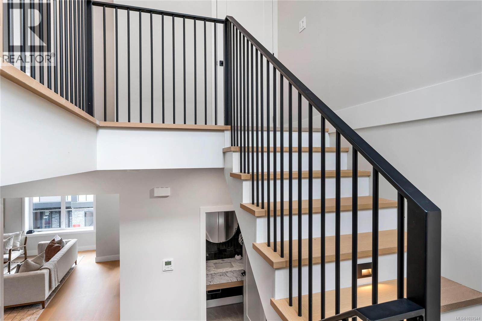 2 2590 Penrhyn St, Saanich, British Columbia  V8N 1G3 - Photo 33 - 1037941