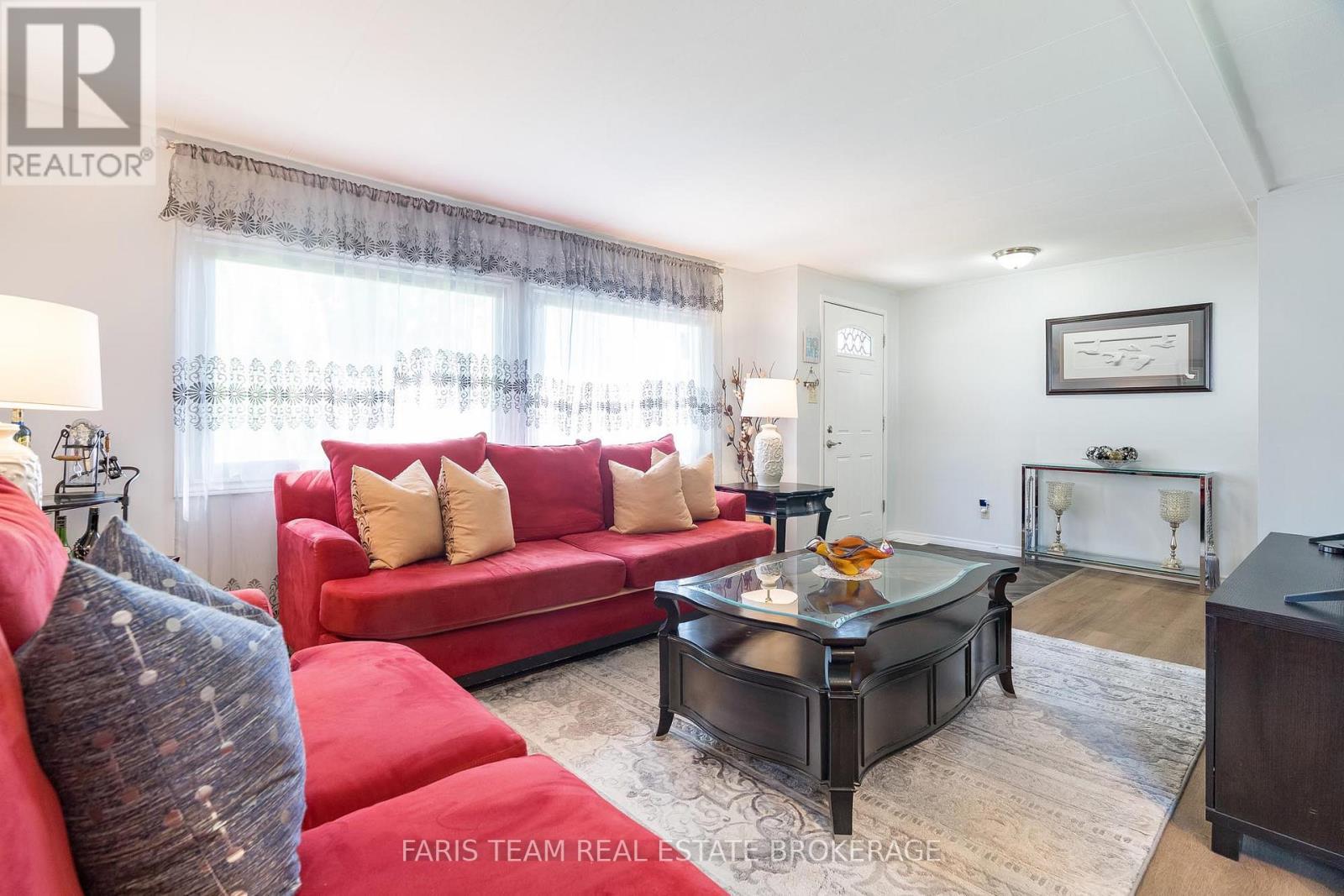 21 Hawthorne Drive, Innisfil, Ontario  L9S 1P7 - Photo 14 - N13155562