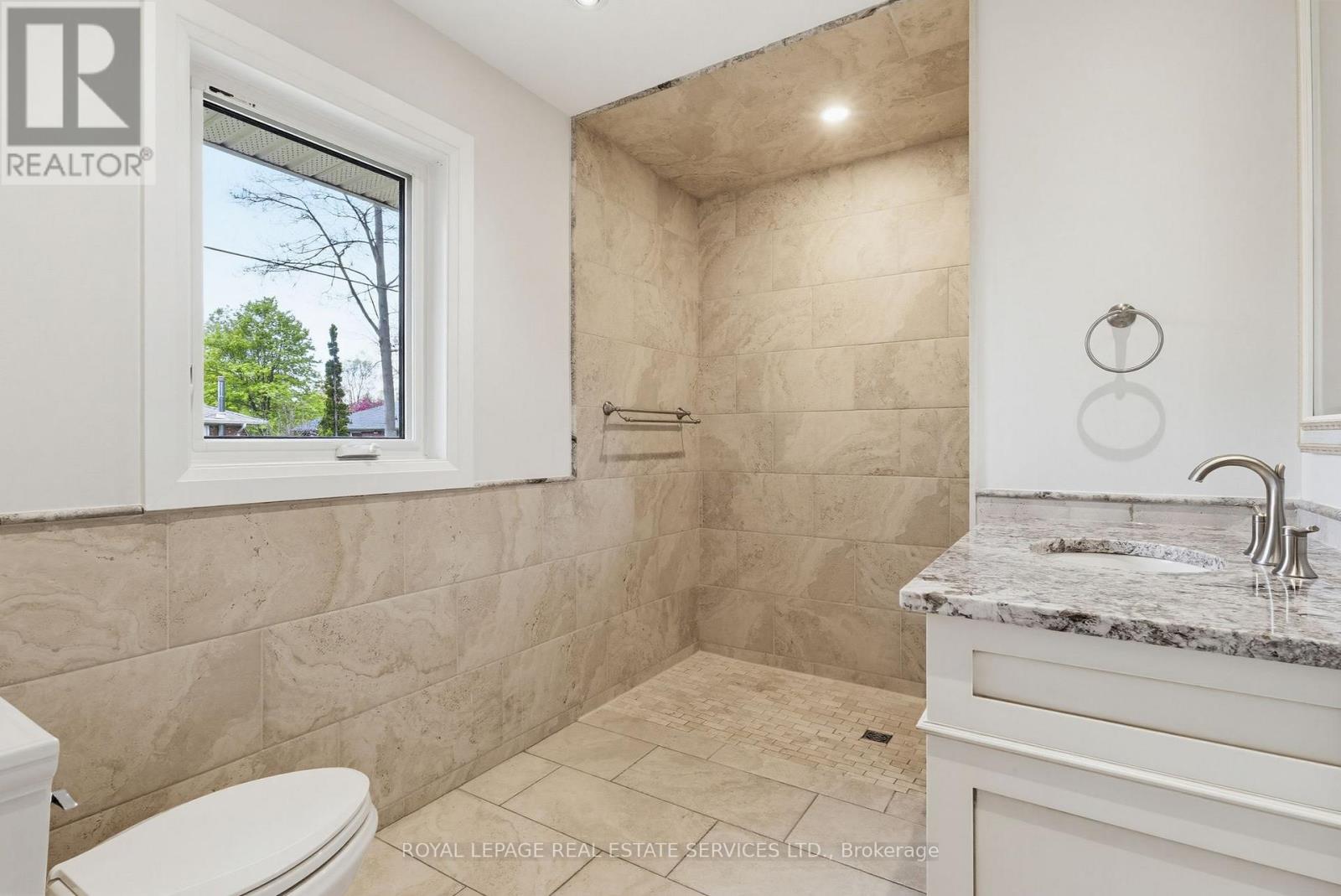 652 Hillcrest Drive, Burlington, Ontario  L7R 3A7 - Photo 12 - W13166256