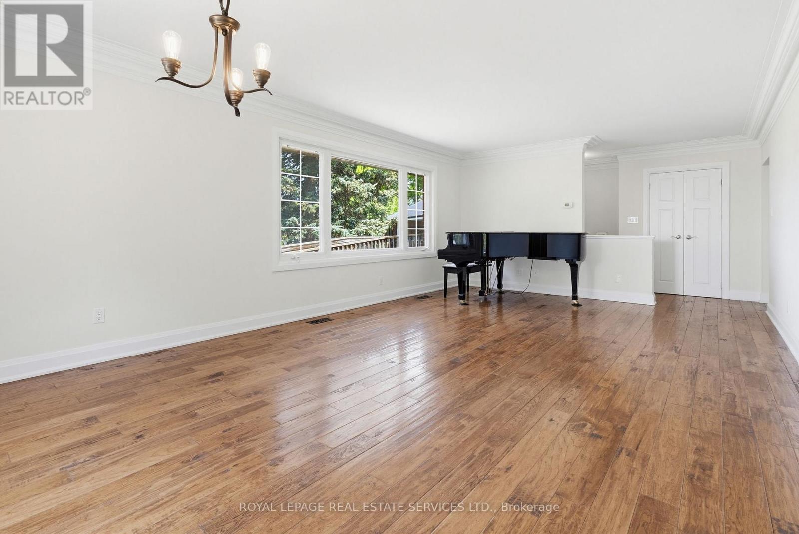 652 Hillcrest Drive, Burlington, Ontario  L7R 3A7 - Photo 4 - W13166256