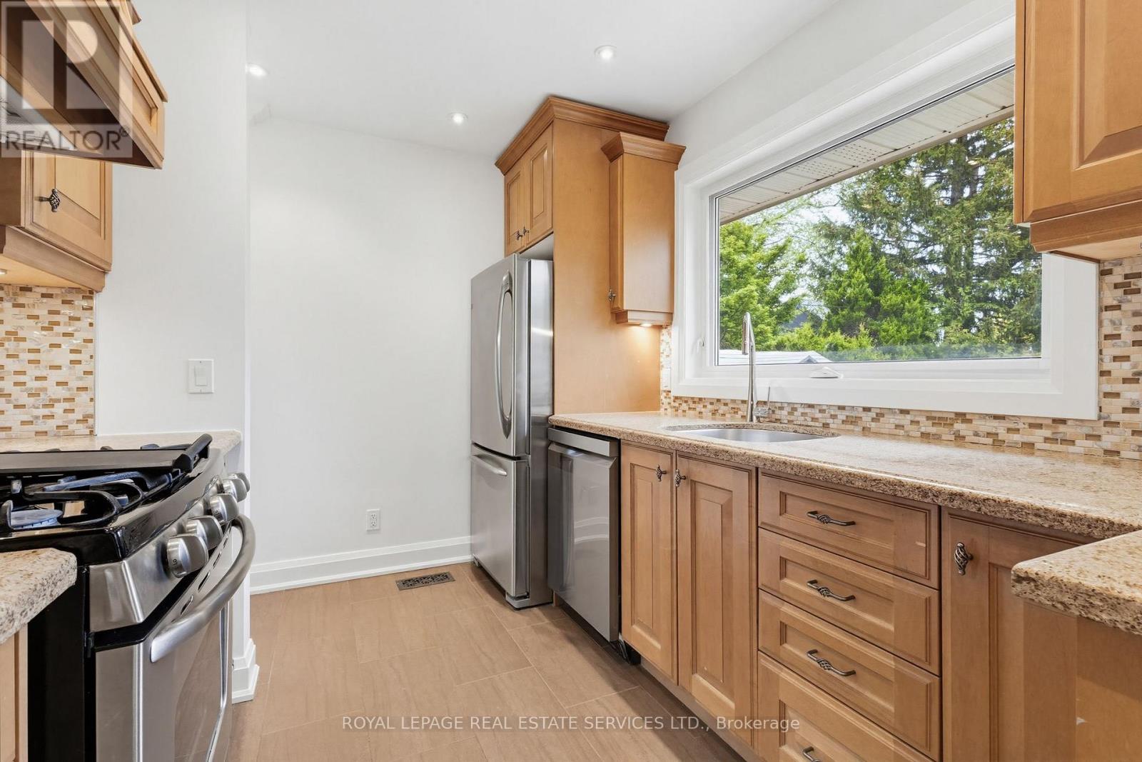 652 Hillcrest Drive, Burlington, Ontario  L7R 3A7 - Photo 6 - W13166256