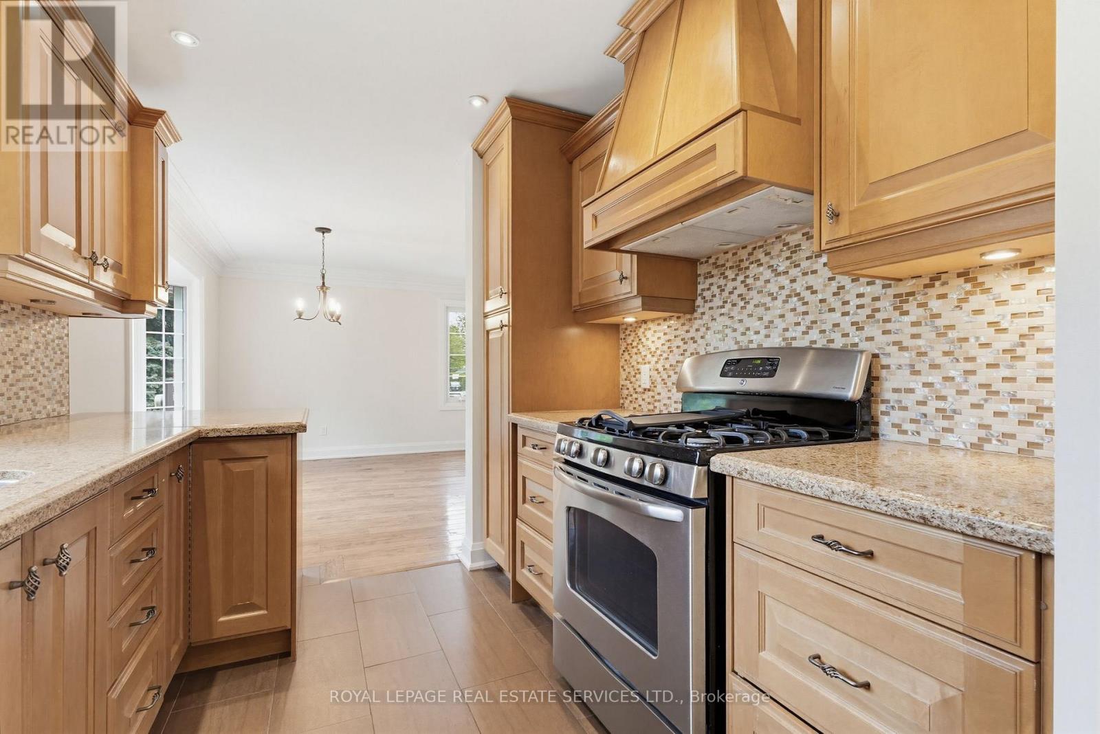 652 Hillcrest Drive, Burlington, Ontario  L7R 3A7 - Photo 7 - W13166256