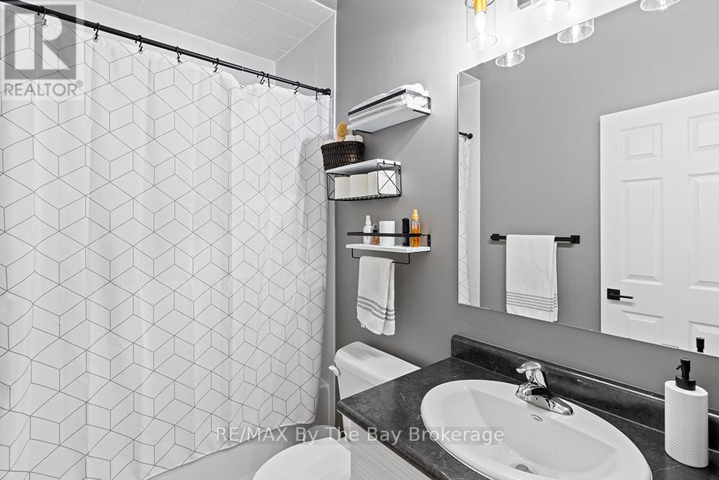 6 Academy Avenue, Wasaga Beach, Ontario  L9Z 0G9 - Photo 20 - S13127424