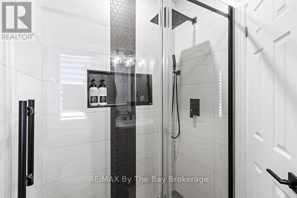 6 Academy Avenue, Wasaga Beach, Ontario  L9Z 0G9 - Photo 18 - S13127424