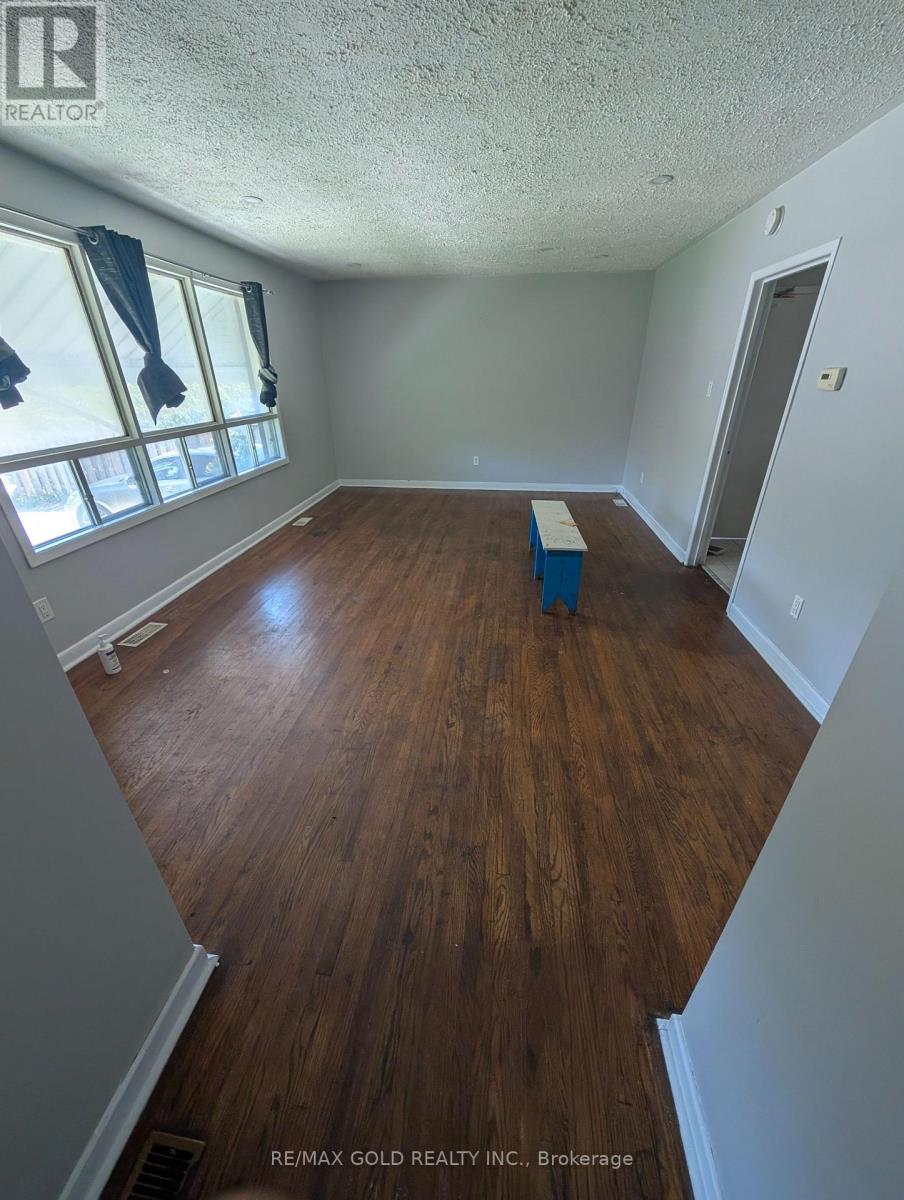 7084 Minotola Avenue, Mississauga, Ontario  L4T 2S8 - Photo 2 - W13154892