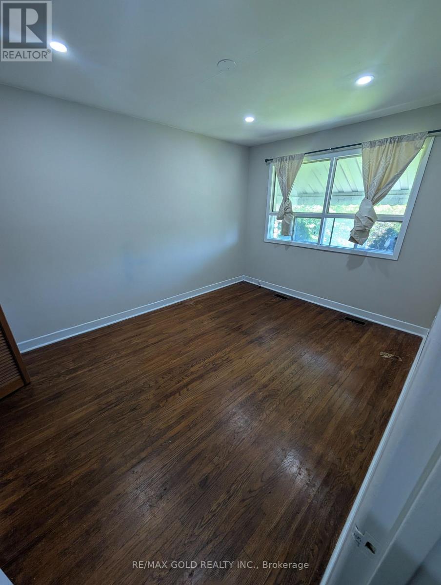 7084 Minotola Avenue, Mississauga, Ontario  L4T 2S8 - Photo 3 - W13154892