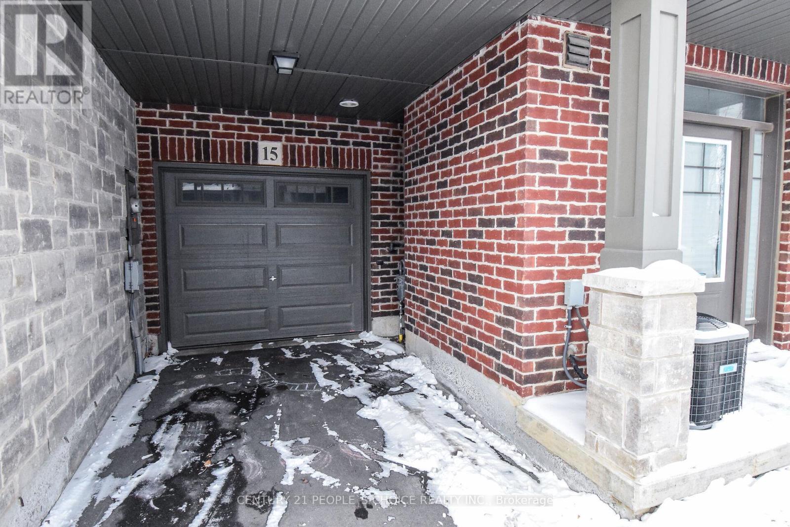 15 Hoffman Lane, Hamilton, Ontario  L9G 0H2 - Photo 3 - X13166264