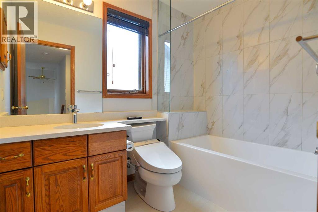 393 Hawktree Circle NW, Calgary, Alberta  T3G 2X9 - Photo 33 - A2314150