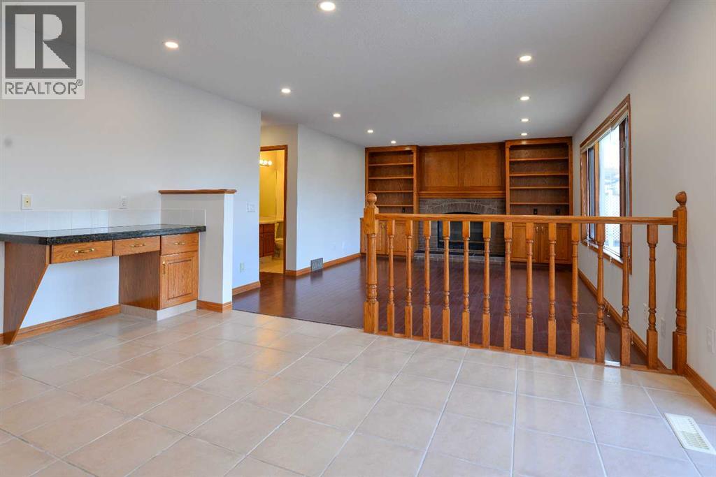 393 Hawktree Circle NW, Calgary, Alberta  T3G 2X9 - Photo 21 - A2314150