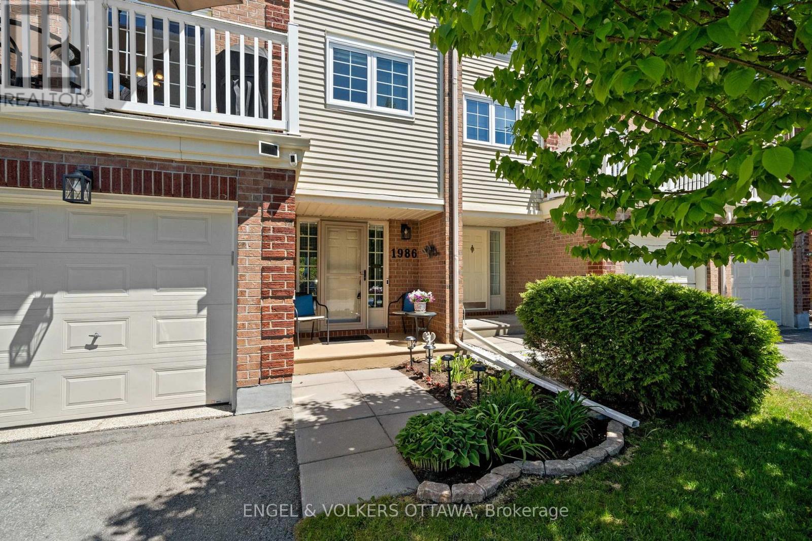 27 - 1986 SUMMERFIELDS CRESCENT, Ottawa, Ontario