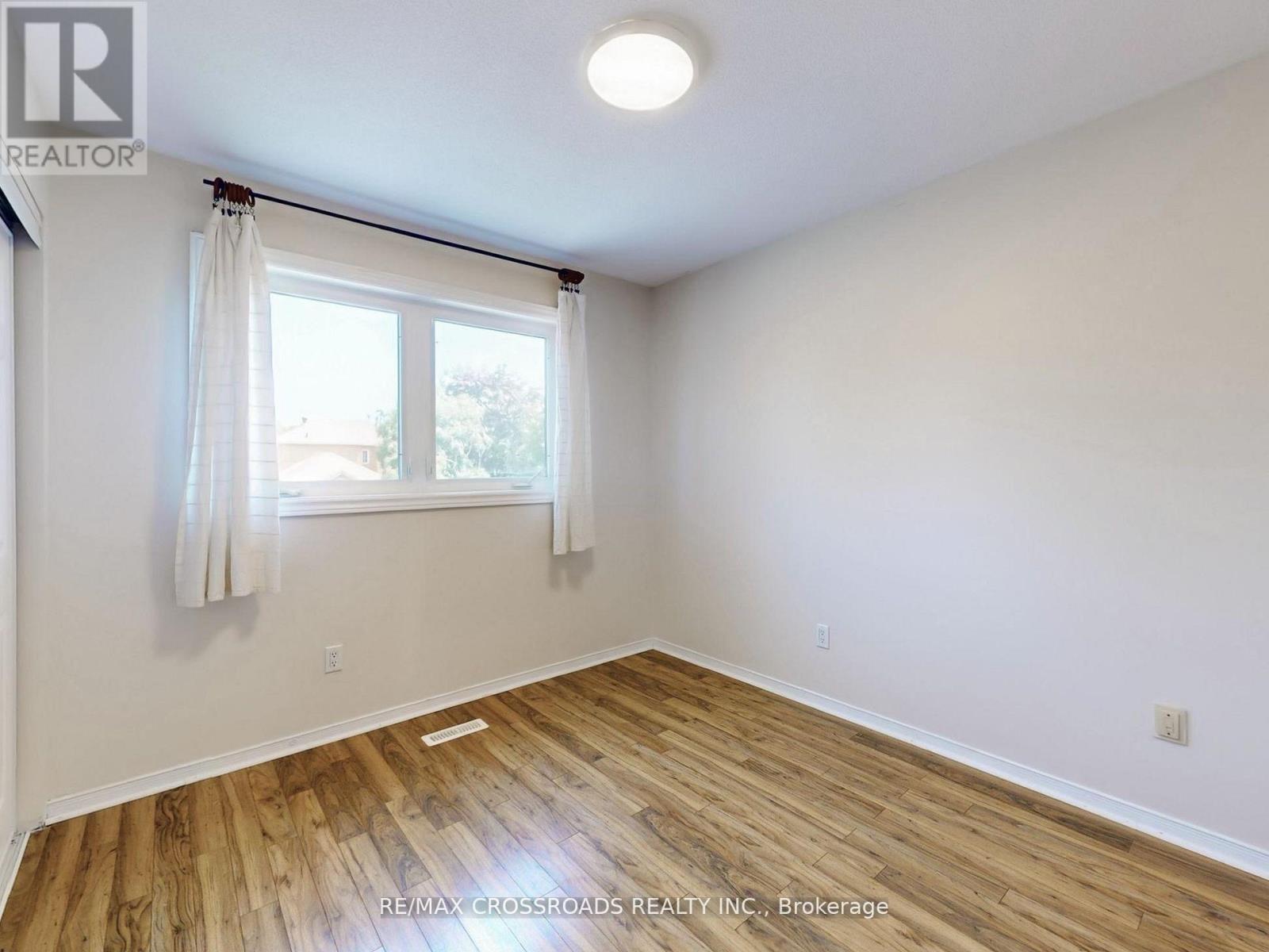 35 Forest Grove Drive, Whitby, Ontario  L1R 2A6 - Photo 13 - E13166354
