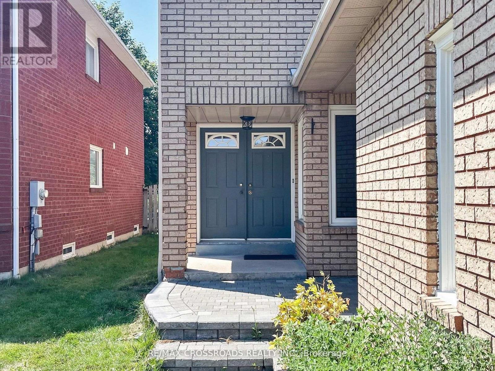 35 Forest Grove Drive, Whitby, Ontario  L1R 2A6 - Photo 2 - E13166354