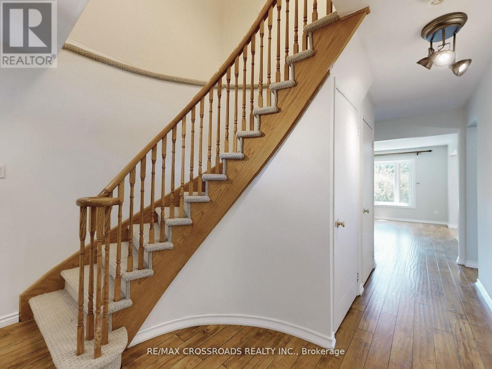 35 Forest Grove Drive, Whitby, Ontario  L1R 2A6 - Photo 4 - E13166354