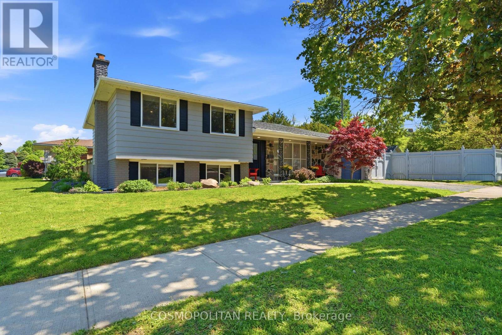 82 STONEY BROOK DRIVE, Hamilton, Ontario