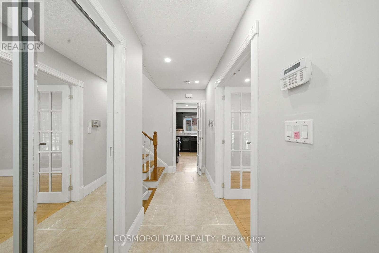 82 Stoney Brook Drive, Hamilton, Ontario  L8G 3V6 - Photo 2 - X13166344