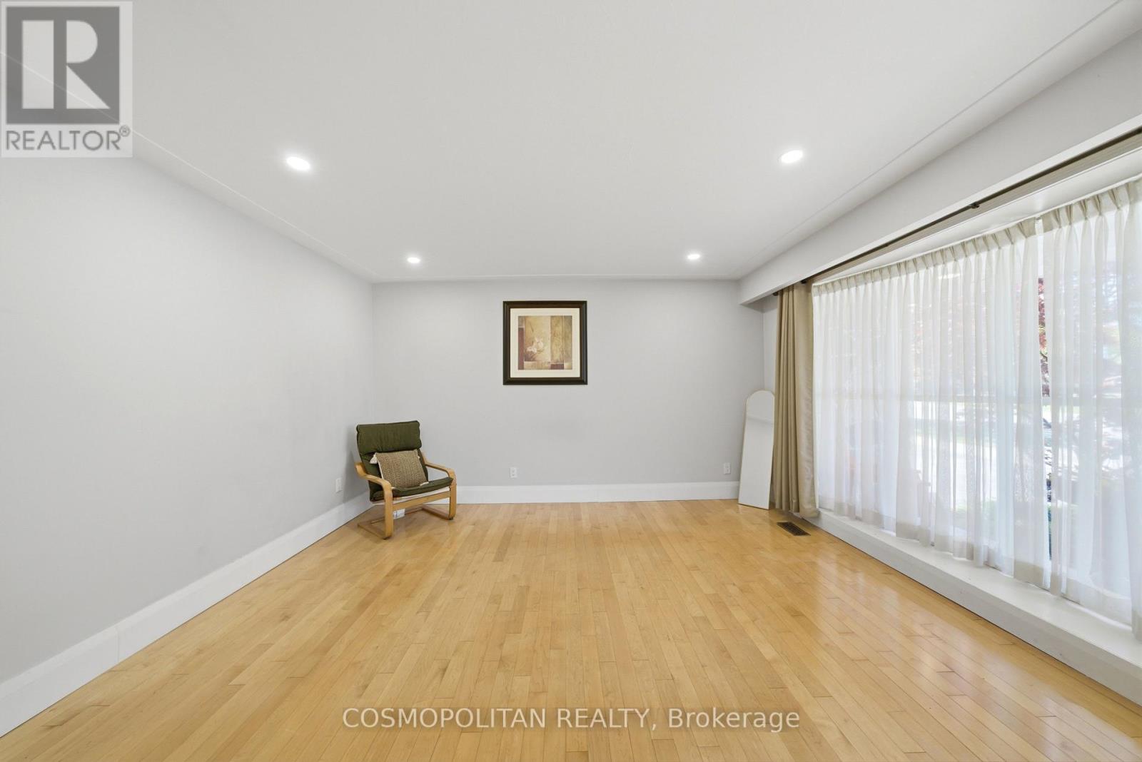 82 Stoney Brook Drive, Hamilton, Ontario  L8G 3V6 - Photo 3 - X13166344