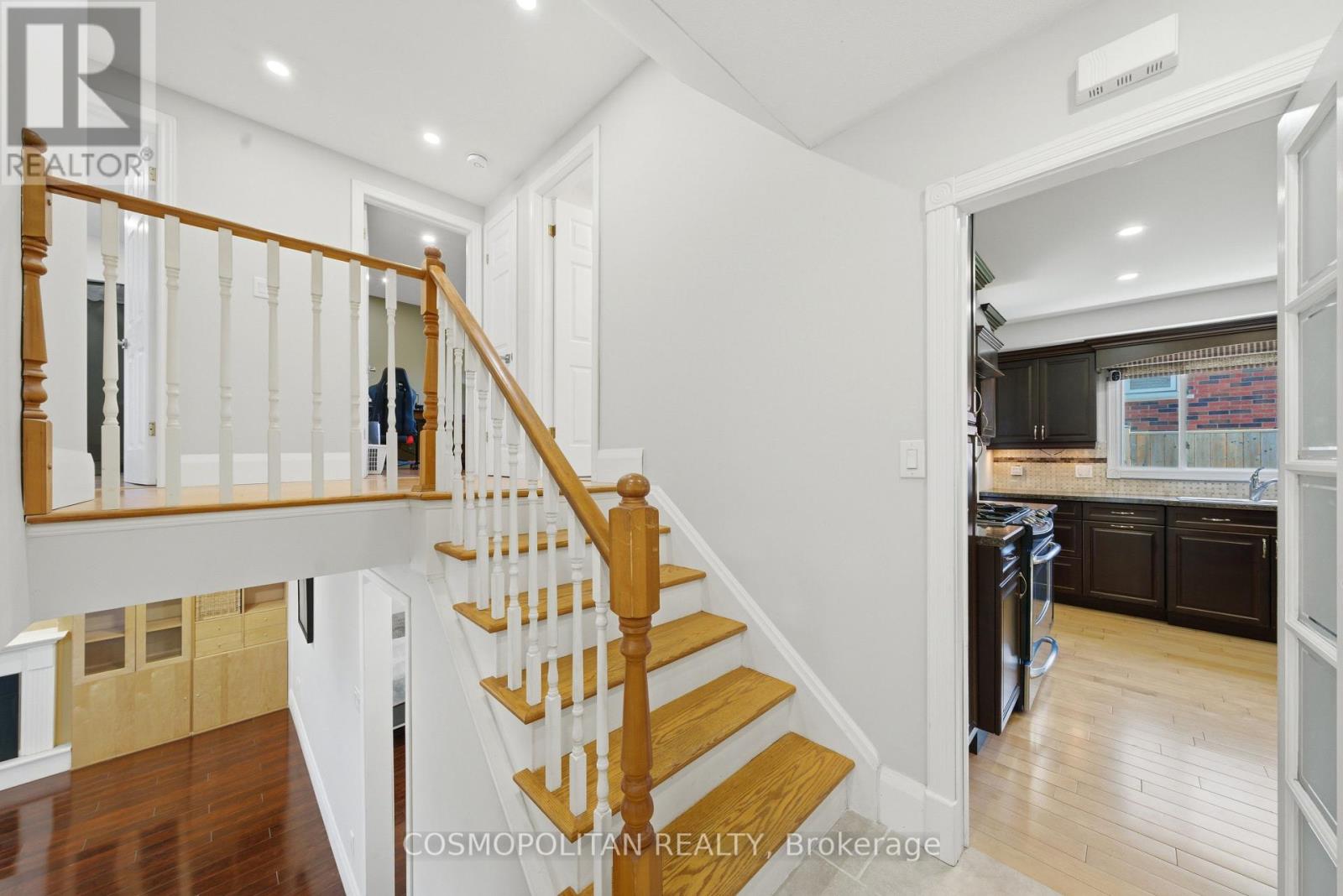 82 Stoney Brook Drive, Hamilton, Ontario  L8G 3V6 - Photo 5 - X13166344