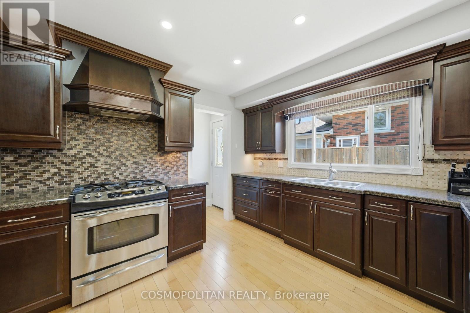 82 Stoney Brook Drive, Hamilton, Ontario  L8G 3V6 - Photo 7 - X13166344