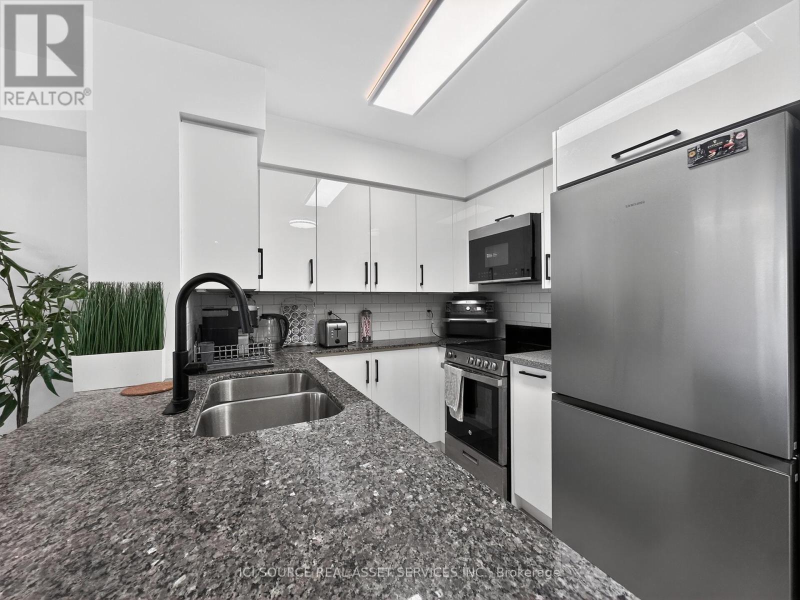 1608 - 215 Sherway Gardens Road, Toronto (Islington-City Centre West), Ontario  M9C 0A4 - Photo 10 - W13126026
