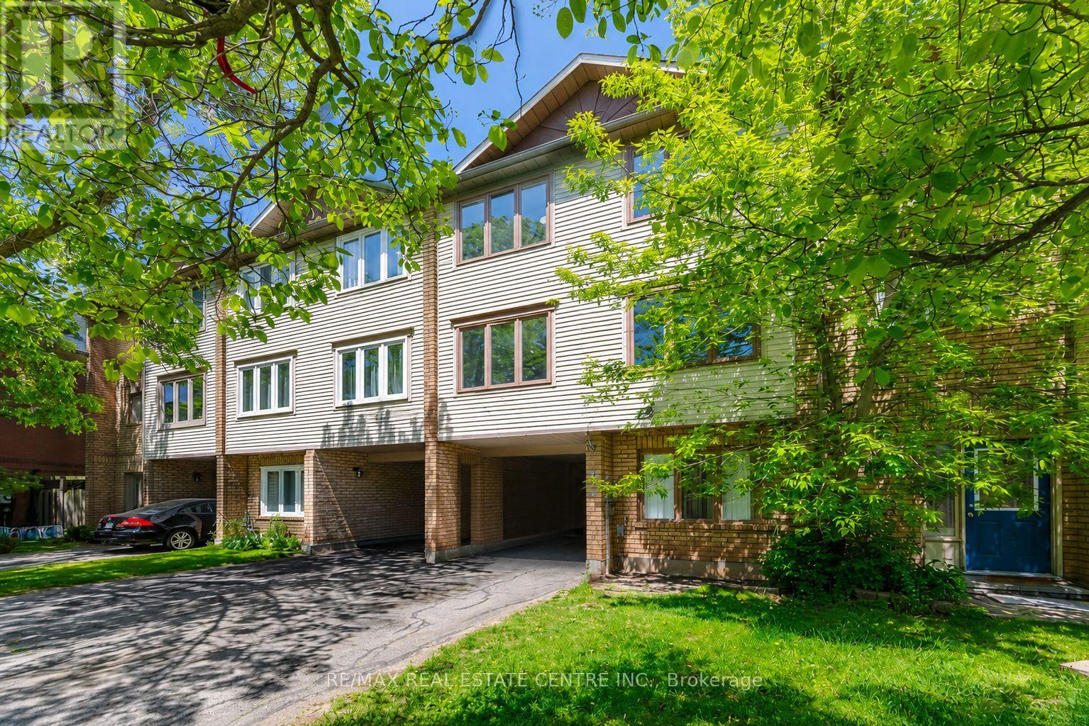 2349 Strawfield Court, Oakville, Ontario L6H 6C2 - Photo 2 - W13164114
