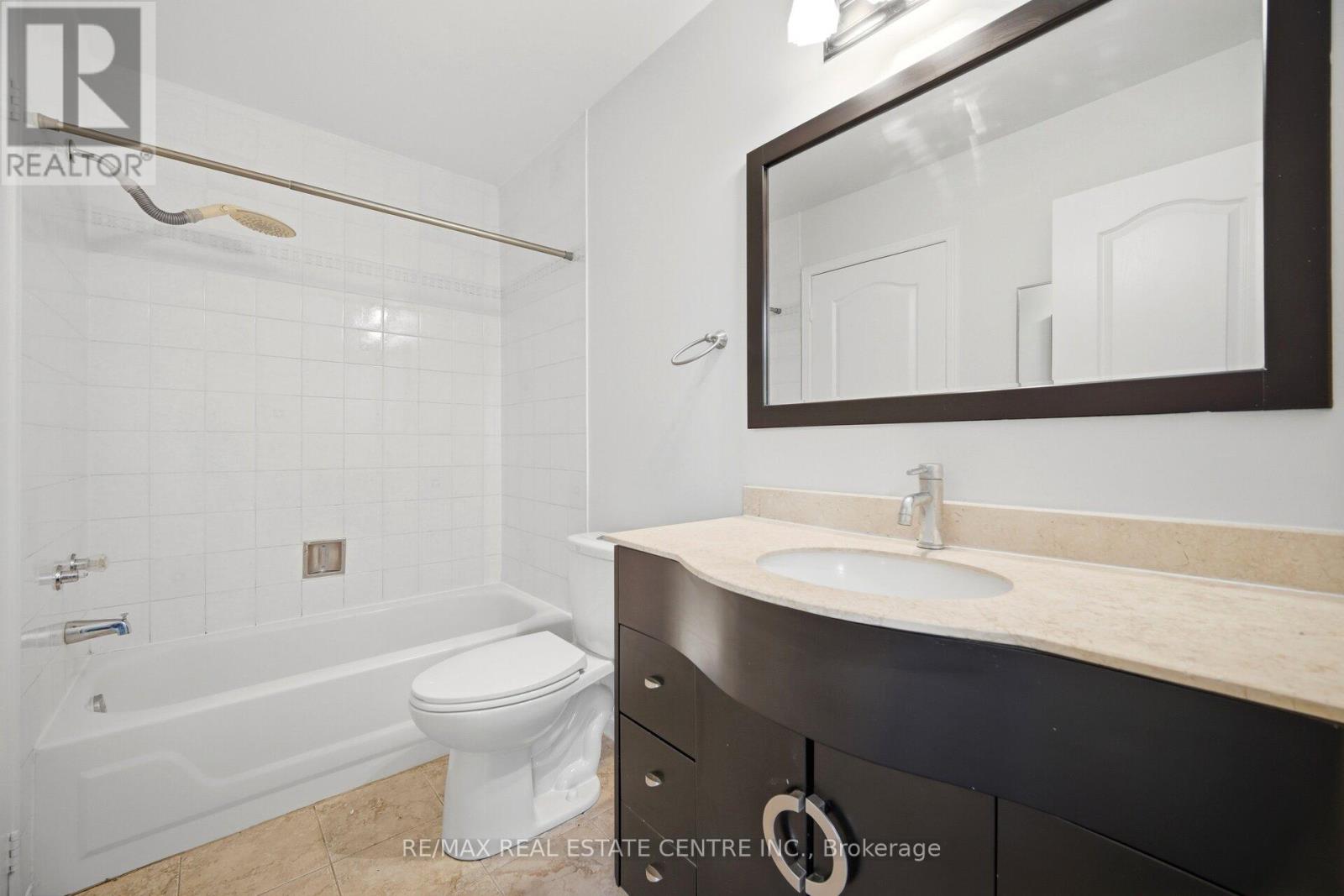 2349 Strawfield Court, Oakville, Ontario L6H 6C2 - Photo 7 - W13164114