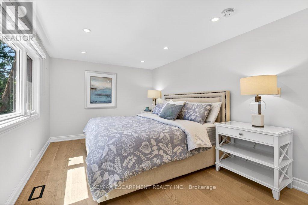 350 East Side Crescent, Burlington, Ontario  L7R 3G9 - Photo 21 - W13166330
