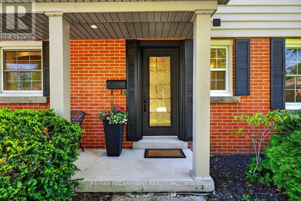 350 East Side Crescent, Burlington, Ontario  L7R 3G9 - Photo 4 - W13166330