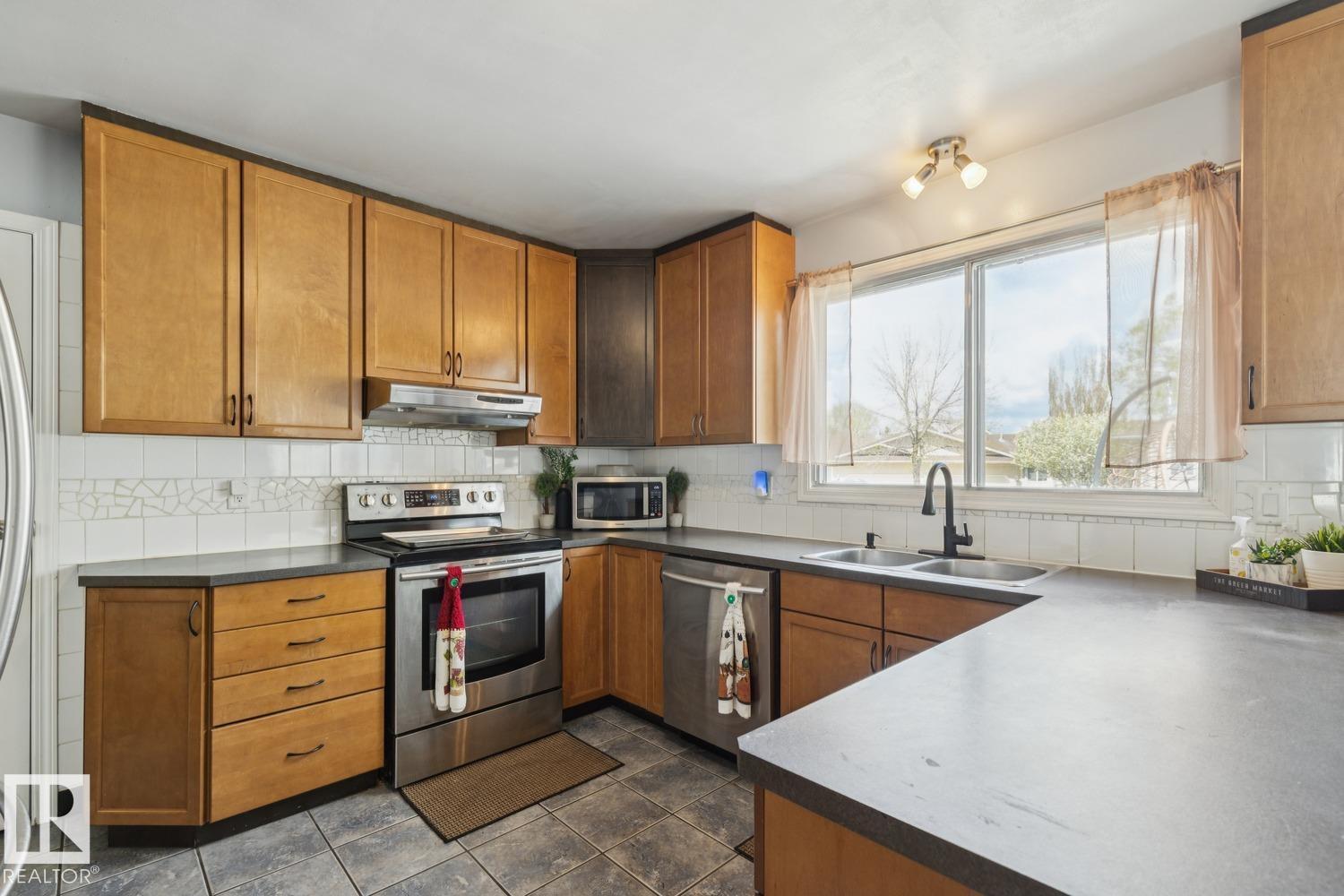 1871 45 St Nw Nw, Edmonton, Alberta  T6L 2S6 - Photo 11 - E4489639