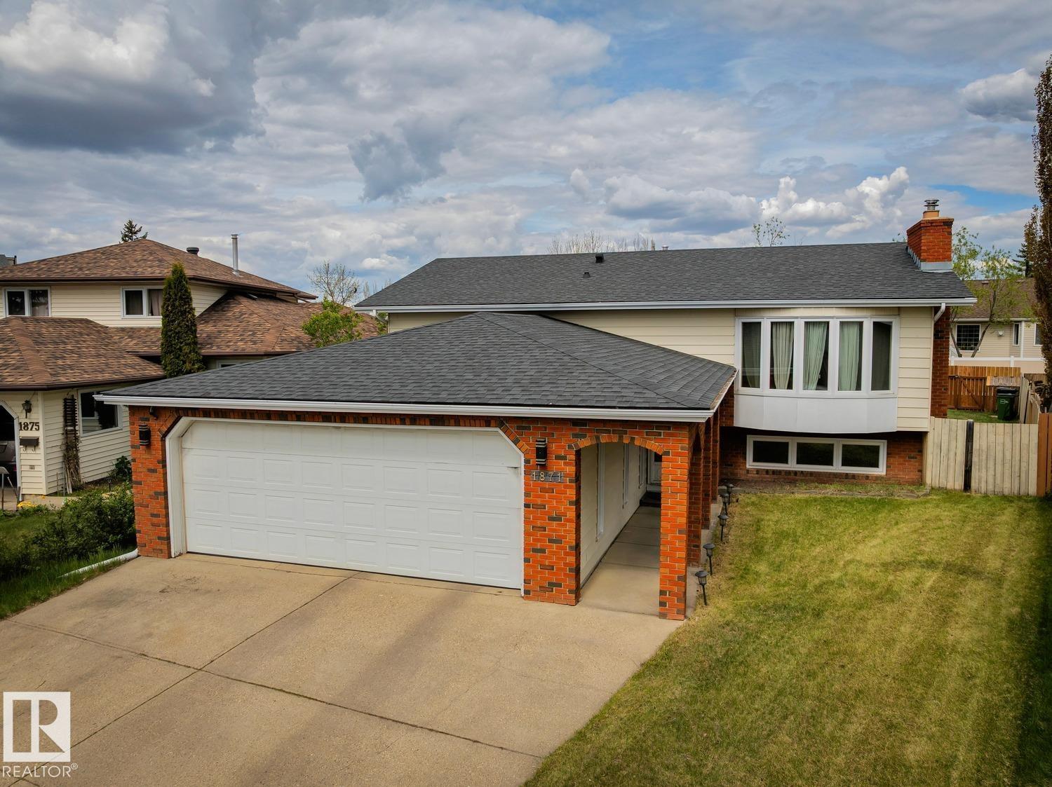 1871 45 St Nw Nw, Edmonton, Alberta  T6L 2S6 - Photo 1 - E4489639