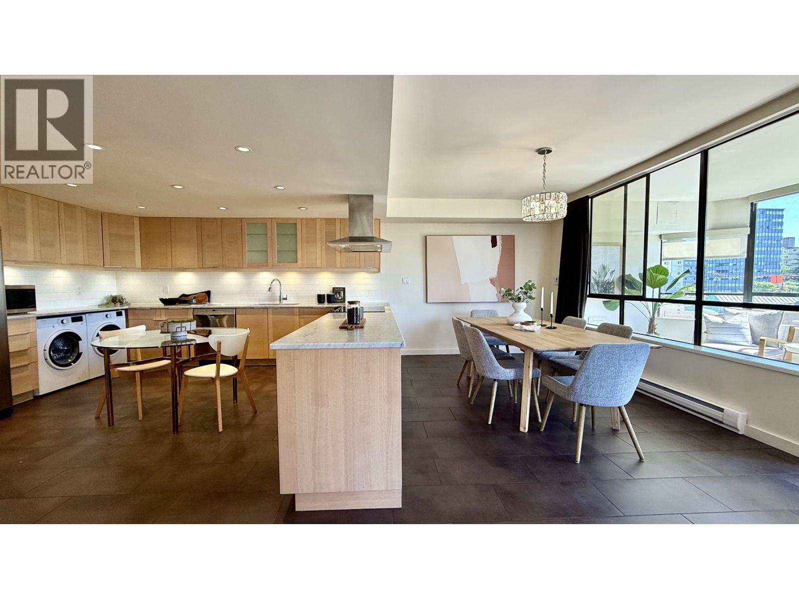 604 738 BROUGHTON STREET, Vancouver, British Columbia