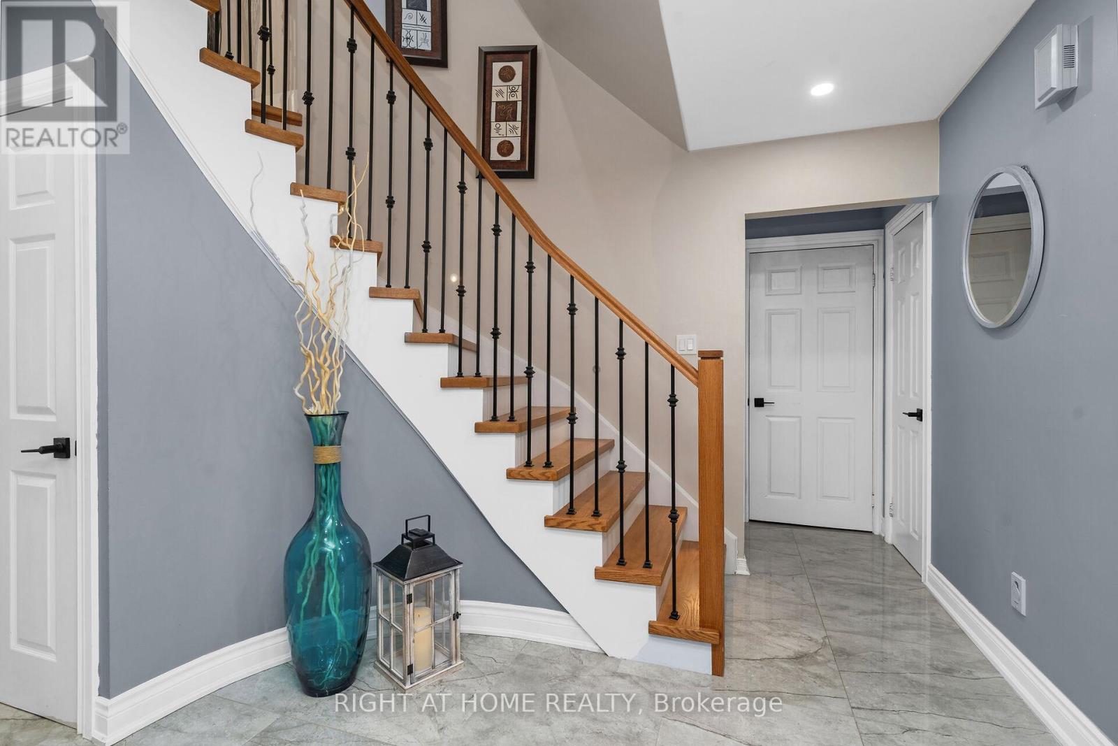 3038 Hillis Court, Mississauga, Ontario  L5N 5A4 - Photo 22 - W12994134