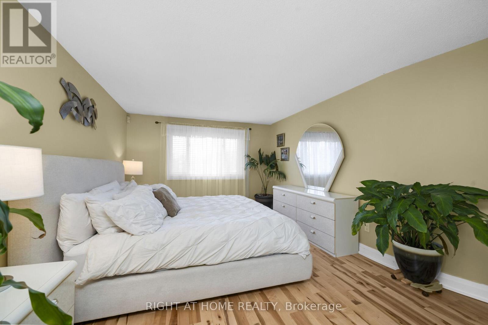 3038 Hillis Court, Mississauga, Ontario  L5N 5A4 - Photo 23 - W12994134