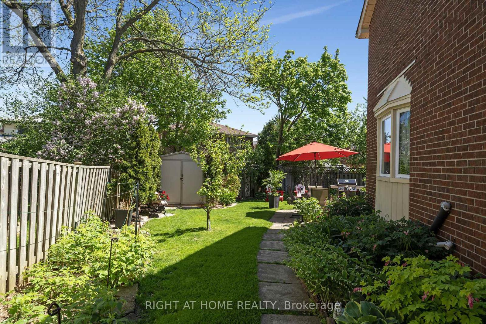 3038 Hillis Court, Mississauga, Ontario  L5N 5A4 - Photo 43 - W12994134