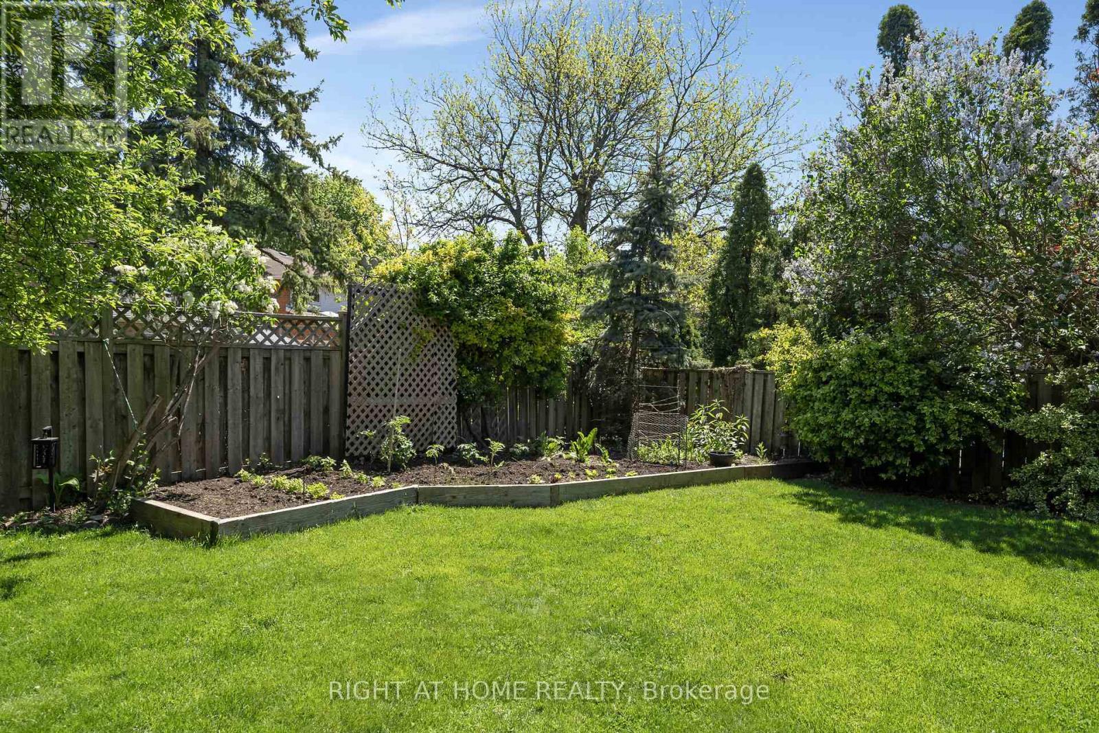 3038 Hillis Court, Mississauga, Ontario  L5N 5A4 - Photo 47 - W12994134