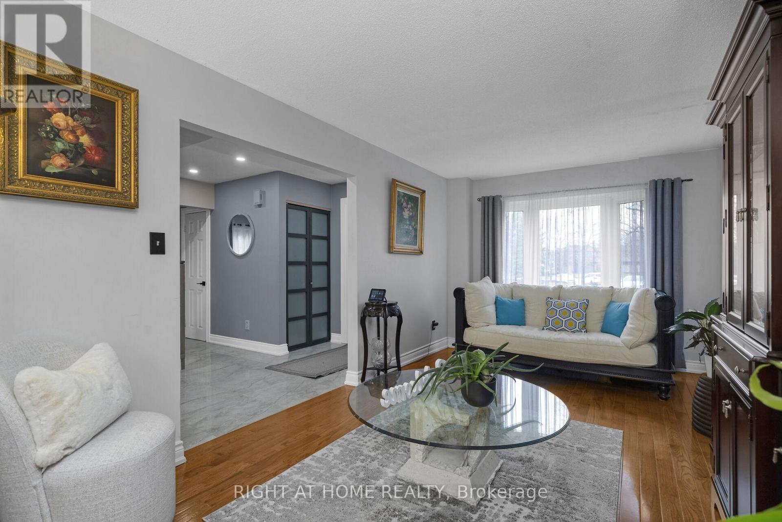 3038 Hillis Court, Mississauga, Ontario  L5N 5A4 - Photo 7 - W12994134