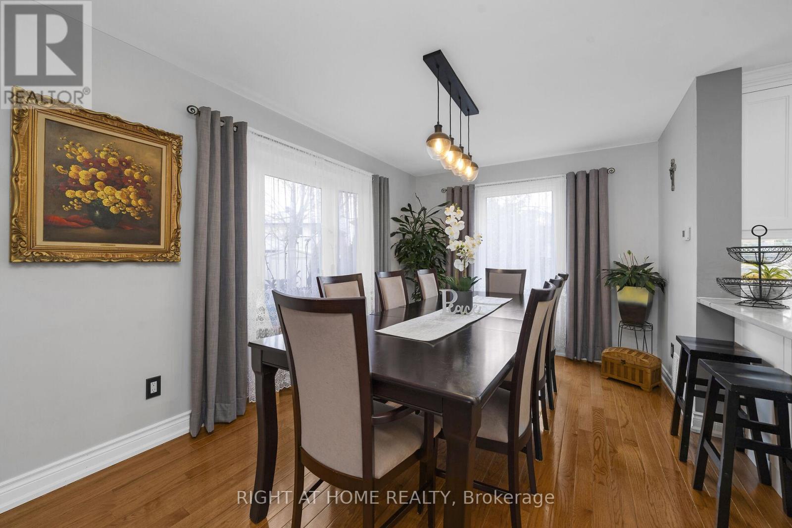 3038 Hillis Court, Mississauga, Ontario  L5N 5A4 - Photo 9 - W12994134